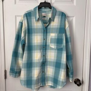 Universal Thread Plaid Flannel Shirt Women’s Size L Oversized Blue and Cream Top